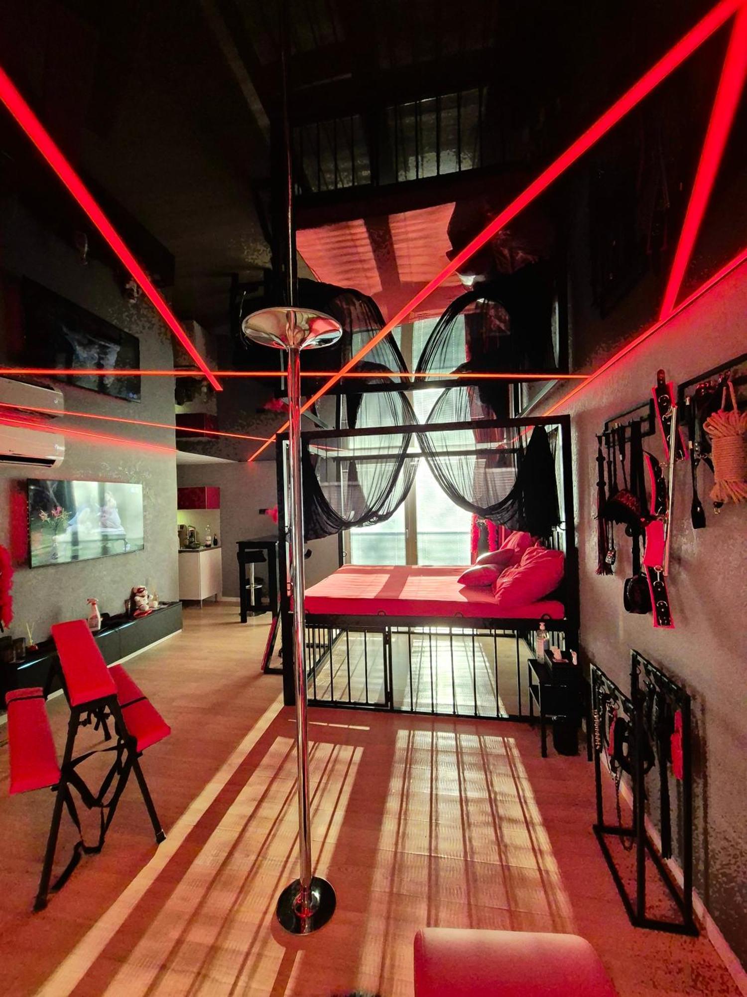 Bdsm Apartman V Bratislave -Adults Only Bratislava Exteriör bild