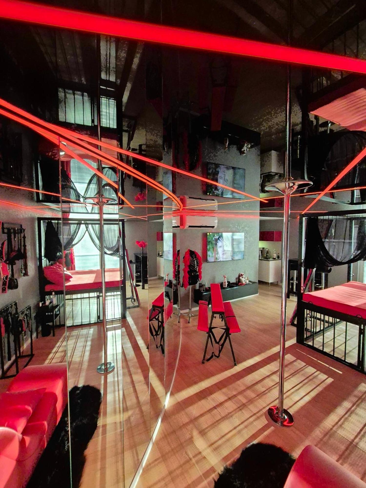 Bdsm Apartman V Bratislave -Adults Only Bratislava Exteriör bild